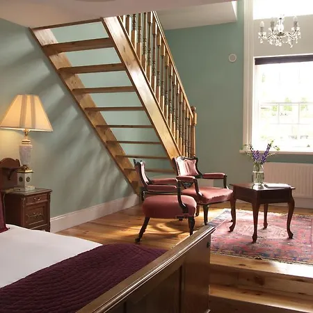 Viewmount House 4*