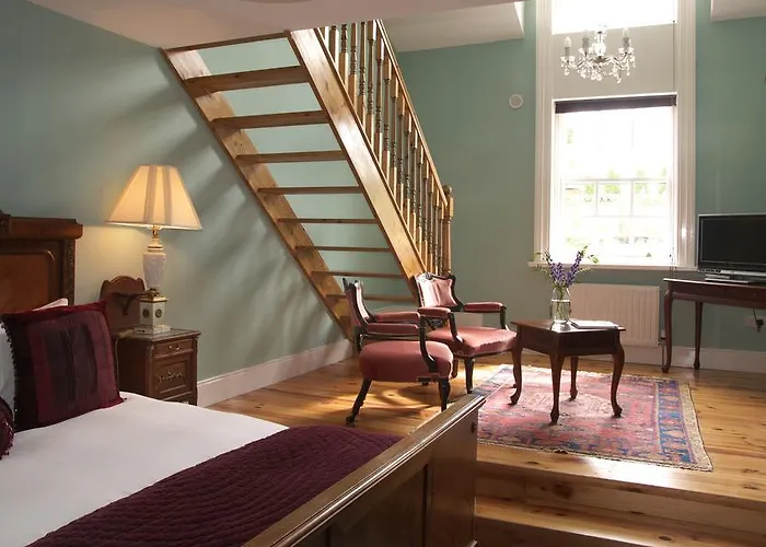 Viewmount House 4*