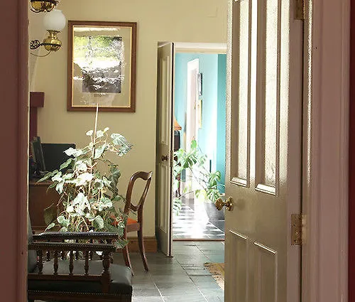 Viewmount House Guest house 4*